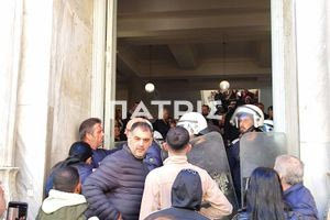 Σοβαρά επεισόδια στα δικαστήρια Ηρακλείου: Ένας τραυματίας – Μια γυναίκα λιποθύμησε!