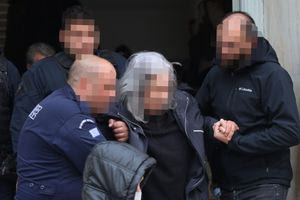 Ελεύθερη με περιοριστικούς όρους η 80χρονη για τους πυροβολισμούς στις Μαλάδες