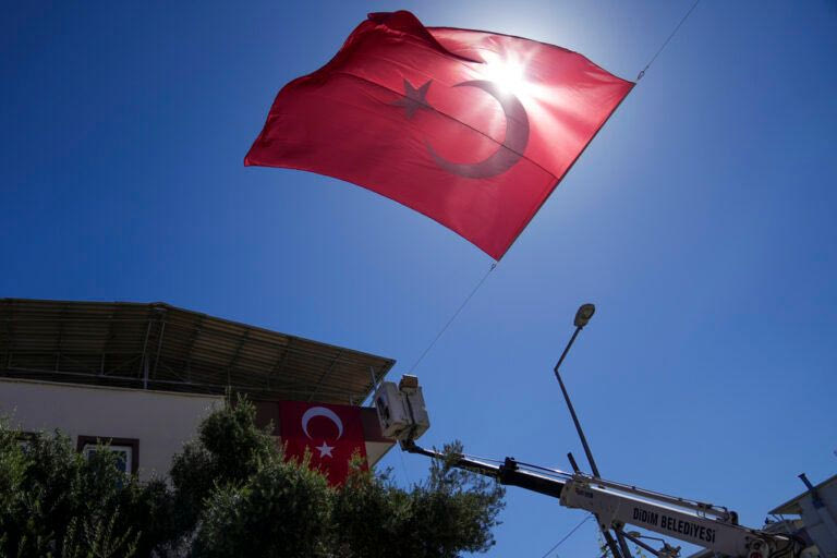 Φράχτη μήκους 8,5 χλμ. κατασκευάζει στον Έβρο και η Τουρκία