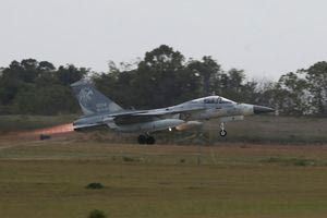 Ταϊβάν: Φρικτός θάνατος αξιωματικού της αεροπορίας – Τη «ρούφηξε» κινητήρας μαχητικού