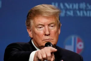 Νέο διάταγμα από Τραμπ: Τερματίζει κάθε στήριξη των υπηρεσιών που βοηθούν στην αλλαγή φύλου τρανς εφήβων