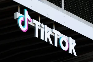 ΗΠΑ: Το μέλλον του TikTok στη χώρα παραμένει αβέβαιο – Ο Τραμπ ανοικτός στην ιδέα εξαγοράς του από τον Μασκ