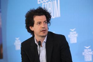 Ο Κρητικός καθηγητής του MIT, η τεχνητή νοημοσύνη και η Υφυπουργός