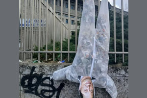 Μιλάνο: Ο  Έλον Μασκ κρεμασμένος ανάποδα σαν τον Μουσολίνι