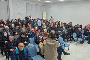 Στήνουν μπλόκα οι Θεσσαλοί αγρότες: Με τρακτέρ στους δρόμους σε Καρδίτσα και Λάρισα