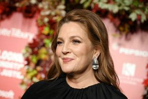 Ντρου Μπάριμορ: «Δεν έχω κανένα θέμα με το γήρας, είμαι πιο ευτυχισμένη από ποτέ στη ζωή μου»