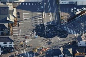 Ιαπωνία: Μεγαλώνει η τρύπα που κατάπιε τον 74χρονο οδηγό