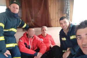 Η πρώτη φωτογραφία του 23χρονου σκιέρ μετά τον εντοπισμό του από τους πυροσβέστες – Τα συγχαρητήρια Κικίλια