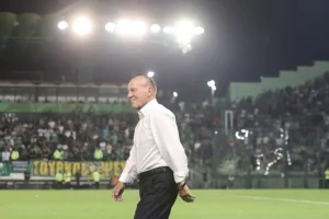 Μίμης Δομάζος: Η χούντα μάς στέρησε την πρόκριση