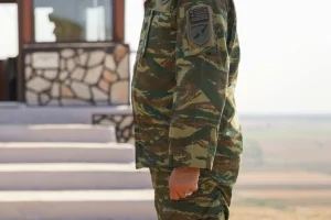 Έκτακτες κρίσεις στις Ένοπλες Δυνάμεις: Μειώθηκαν κατά 745 οι συνταγματάρχες, πλοίαρχοι και σμήναρχοι