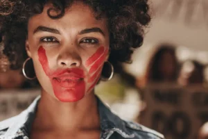 Κατατέθηκε το νομοσχέδιο για την αντιμετώπιση της βίας κατά των γυναικών