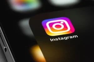 Η Meta παραδέχεται ότι χρήστες του Instagram δεν μπορούν να κάνουν unfollow τον Τραμπ