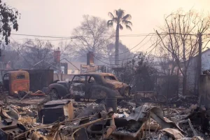 Εικόνες καταστροφής στο Λος Άντζελες – 11 οι νεκροί