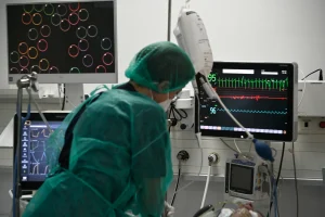 Χανιά: 49χρονη έπεσε από τις σκάλες – Δίνει μάχη για τη ζωή της