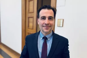 Το Κίνημα Δημοκρατίας ανακοίνωσε την ένταξη του Μιχάλη Χουρδάκη