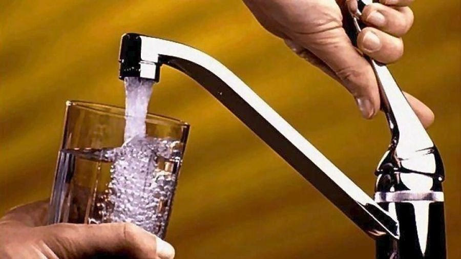 Αντίο στα δύο λίτρα νερό την ημέρα: Πόσο πρέπει να πίνετε, σύμφωνα με ιαπωνική μελέτη