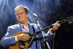 Χρήστος Νικολόπουλος: «Κανένας δεν μπορεί να αντικαταστήσει τη φωνή του Στέλιου Καζαντζίδη»