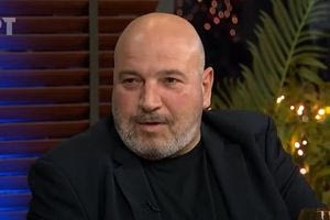 Νίκος Ζωιδάκης: Η μαντινάδα του Χανιώτη λυράρη στην εορταστική εκπομπή της ΕΡΤ