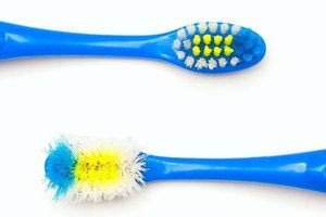 Οδοντόβουρτσα: Το Νο1 “ύπουλο” σημάδι που δείχνει ότι πρέπει να την αντικαταστήσετε άμεσα