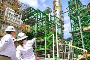 Μεξικό: Επισπεύδει την κατασκευή διυλιστήριου – μαμούθ ενόψει των δασμών Τραμπ