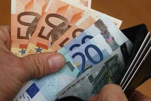 Βρήκε πορτοφόλι με 1.500 ευρώ και το παρέδωσε στην αστυνομία