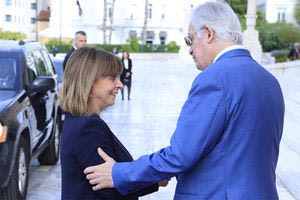 Σακελλαροπούλου και Τασούλας γευμάτισαν στο Παγκράτι