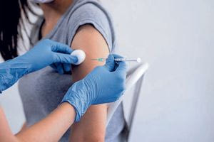 Επικίνδυνη έξαρση της γρίπης: Τα υπέρ και τα κατά του εμβολιασμού τώρα