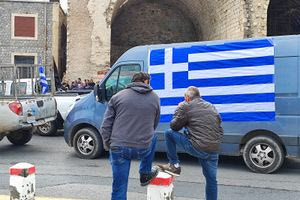 Ευλογιά και υψηλά κόστη βγάζουν στους δρόμους τους κτηνοτρόφους