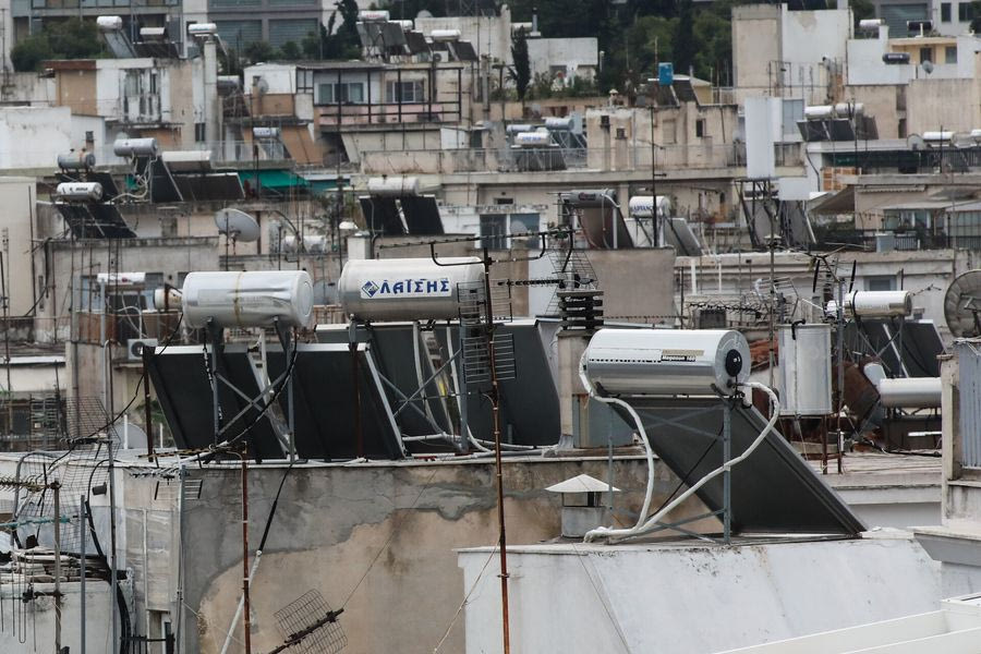 Τη Δευτέρα οι αιτήσεις για το «Αλλάζω θερμοσίφωνα», σε εξέλιξη το «Εξοικονομώ 2025»