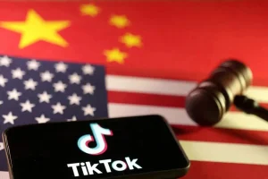 Ο Ντόναλντ Τραμπ παρατείνει την πώληση του TikTok δίνοντας «ανάσα» 75 ημερών