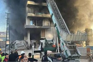 Τουρκία: Φωτιά σε πολυώροφο κτίριο και αναφορές για παγιδευμένους εργάτες
