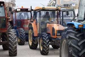 Στους δρόμους οι θεσσαλοί αγρότες και κτηνοτρόφοι