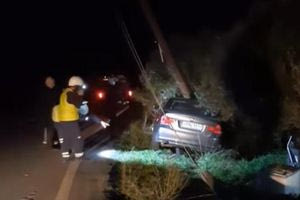 Ιεράπετρα: Αυτοκίνητο «καρφώθηκε» σε στύλο της ΔΕΗ