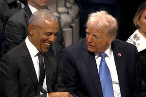 Αποκαλύφθηκε ο διάλογος μεταξύ Μπαράκ Ομπάμα και Ντόναλντ Τραμπ στην κηδεία του Τζίμι Κάρτερ