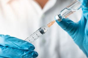 «Αντιγηραντικό» εμβόλιο που νικά άνοια και γνωστική γήρανση είναι πιο κοντά από ποτέ