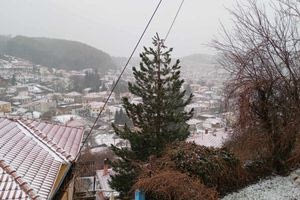 Χιονίζει από το πρωί σε περιοχές της Βόρειας Ελλάδας – Πού είναι υποχρεωτικές οι αλυσίδες