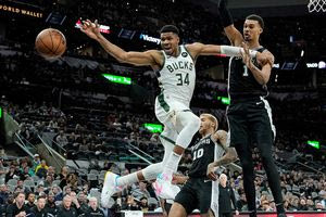 Ασταμάτητος ο Γιάννης, νίκησαν τους Σπέρς οι Μπακς – όλα τα αποτελέσματα