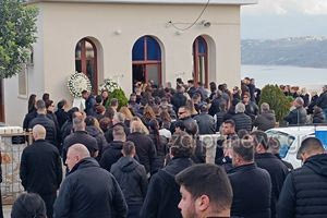 Xανιά: Ανείπωτη θλίψη στην κηδεία του 22χρονου Παναγιώτη