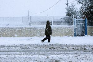 Καιρός : Χιόνια, καταιγίδες και παγετός σε όλη τη χώρα την Τρίτη – Εως τους 15 βαθμούς η θερμοκρασία