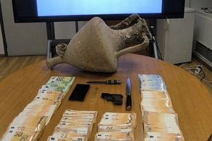 Αθήνα: Επιχείρησε να πουλήσει μέσω ίντερνετ αμφορέα του 5ου αιώνα προ Χριστού