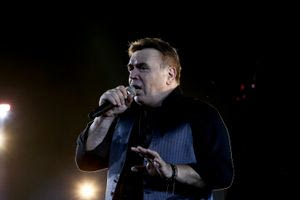 “Πώς με ένα τραγούδι μπορείς να σώσεις έναν άνθρωπο”: Η τελευταία συνέντευξη του Μανώλη Λιδάκη πριν τον θάνατό του