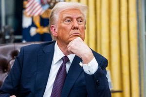 Ο Ντόναλντ Τραμπ ανακοίνωσε πως καταργεί τα χάρτινα καλαμάκια