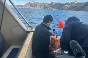 Νέοι υποθαλάσσιοι σεισμογράφοι στην Καλντέρα της Σαντορίνης – Τι λένε οι σεισμολόγοι