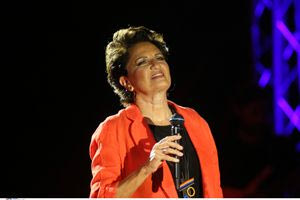 Συνέβη το 1985: Όλα όσα έγιναν την χρονιά που κυκλοφόρησε ο δίσκος «Κυκλοφορώ κι οπλοφορώ» του Σταματη Κραουνάκη και της Λίνας Νικολακοπούλου με τη φωνη της Άλκηστης Πρωτοψάλτη