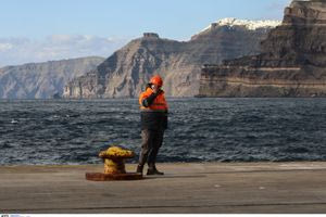 Ασθενέστερες και αραιότερες οι δονήσεις στη Σαντορίνη