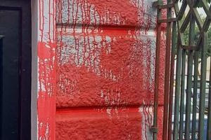 Πέταξαν μπογιές στο γραφείο της Σέβης Βολουδάκη