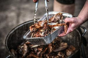 Τσικνοπέμπτη: Πώς γιορτάζεται σε διάφορες χώρες της Ευρώπης