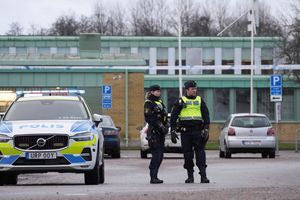 Σουηδία: Οι δάσκαλοι στα σχολεία αναλαμβάνουν να ψάχνουν τσάντες μαθητών για … όπλα!