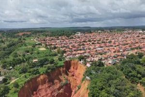 Η γη ανοίγει στα δύο και «καταπίνει» σπίτια και δρόμους: Σε κατάσταση έκτακτης ανάγκης το Μαρανιάο στη Βραζιλία