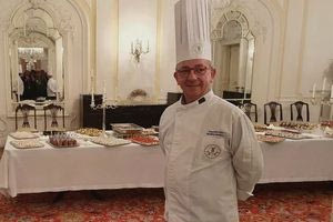 Από την κουζίνα της μητέρας του στα υψηλά μαγειρικά σαλόνια του κόσμου